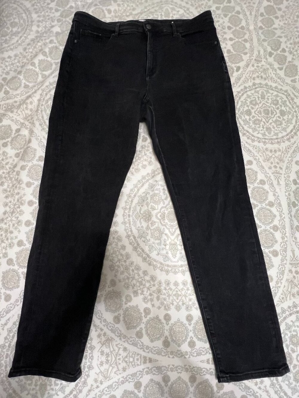 Loft Skinny Jeans in Black